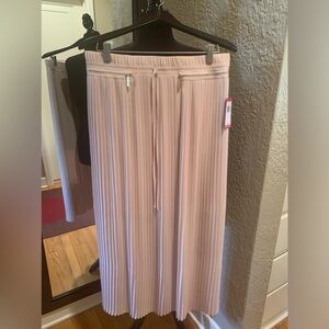 Pleated elastic waistband skirt by Vince Camuto in Dusty Rose -Size Medium